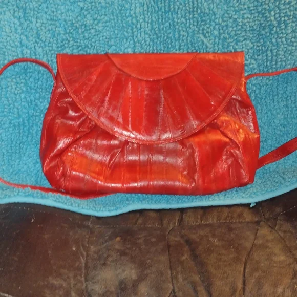 Elegant Red Leather Women's Bag - Picture 2 of 6